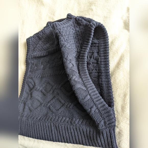 BNWOT Gestuz knitted pullover, navy, Size US M - Picture 9 of 10